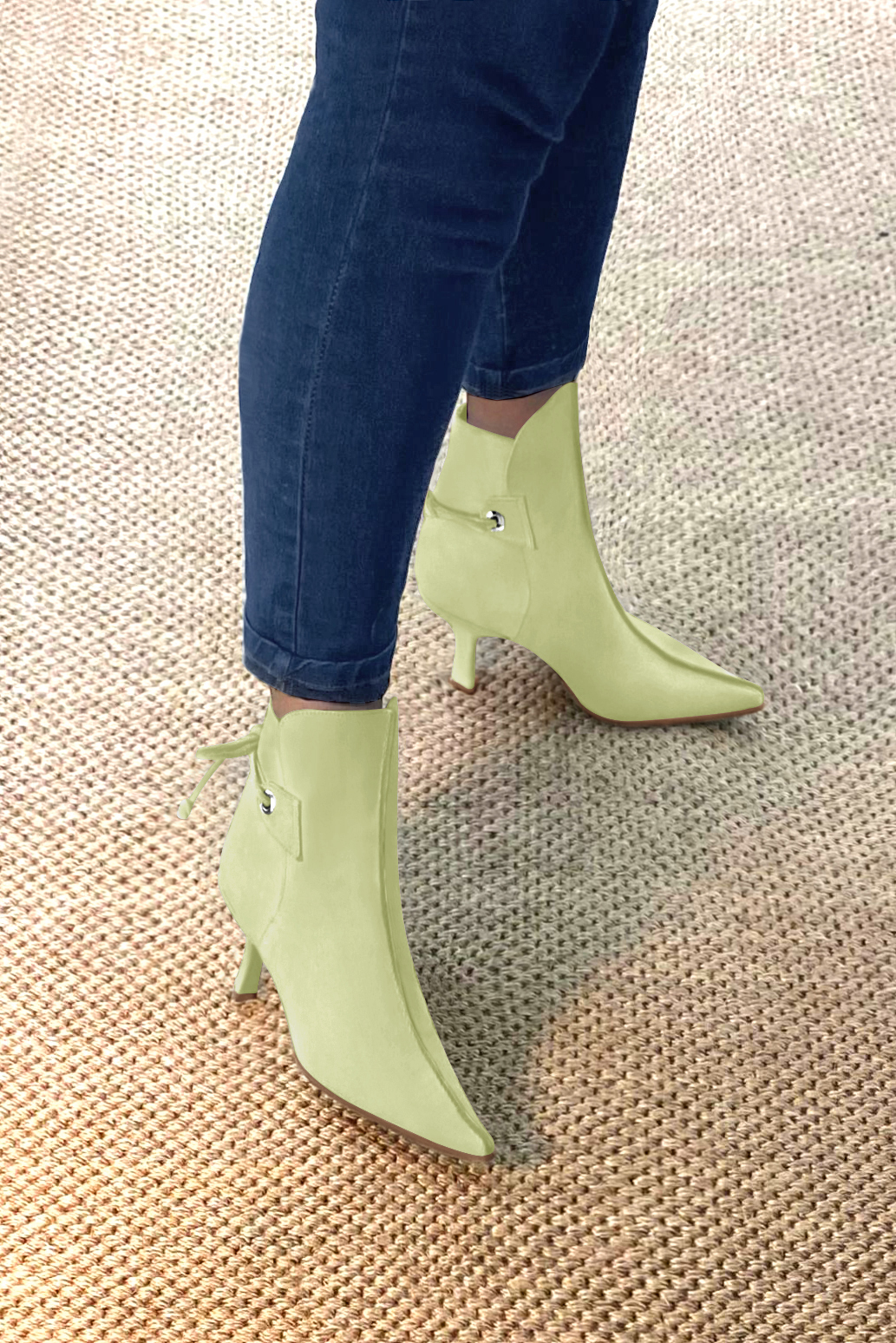 Meadow green women's ankle boots with laces at the back. Pointed toe. High slim heel. Top view - Florence KOOIJMAN